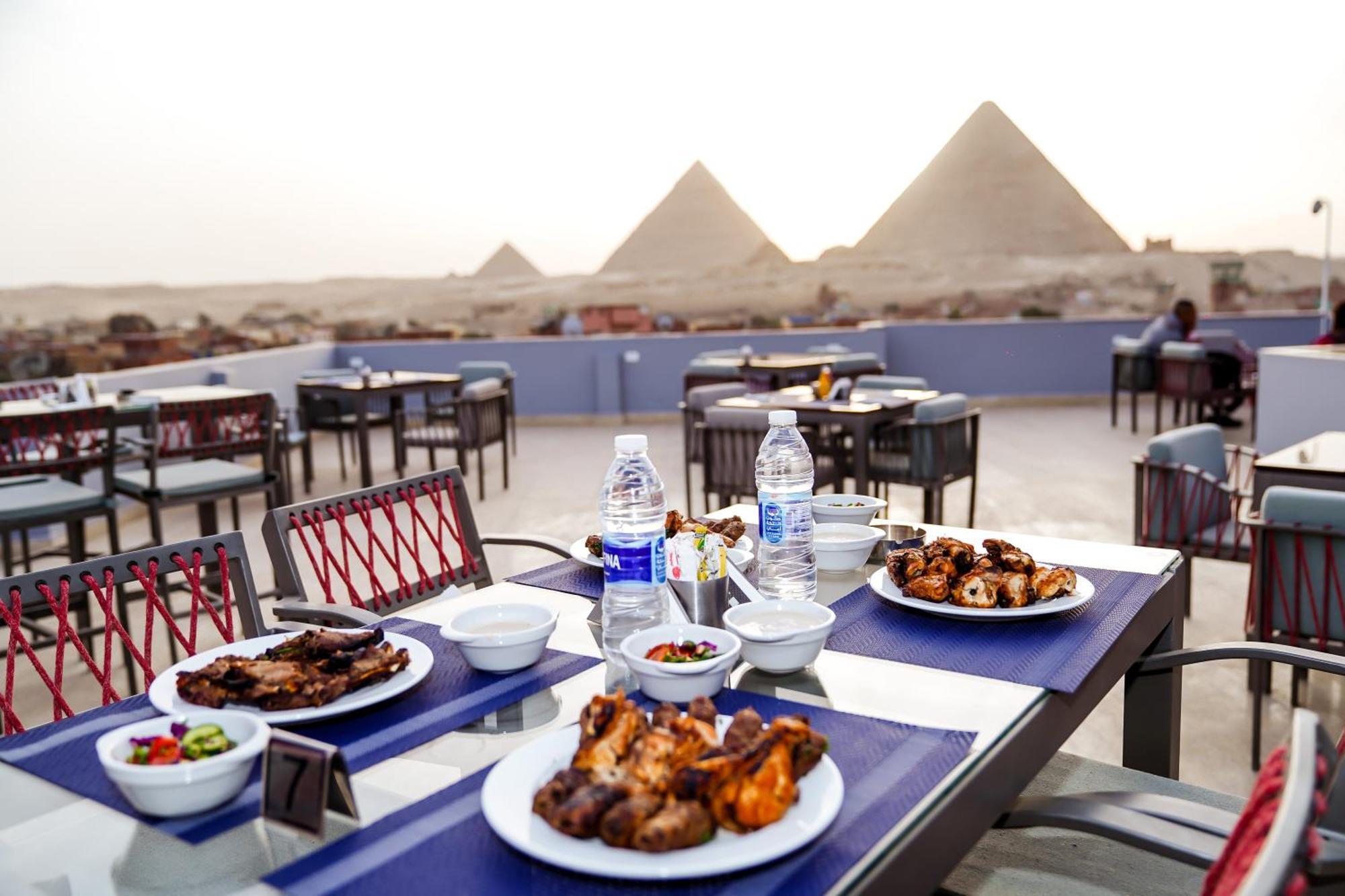 Pyramids Hotel Kafret el-Gabal Exteriör bild